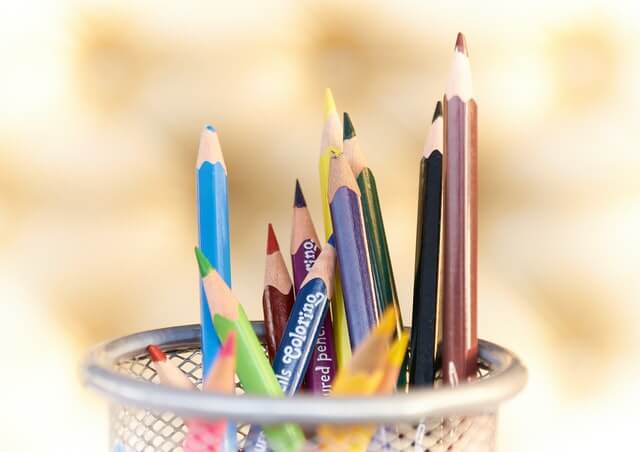 Boite à crayons de couleurs