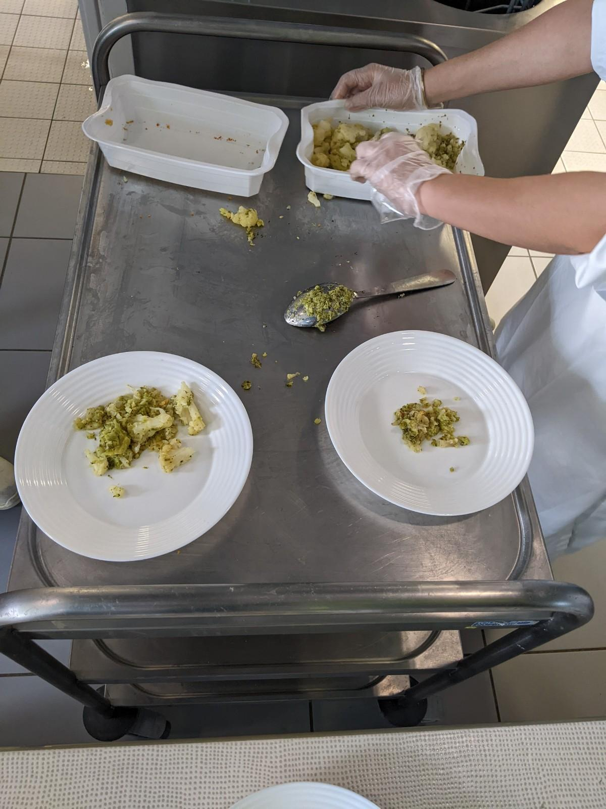 assiettes de brocolis