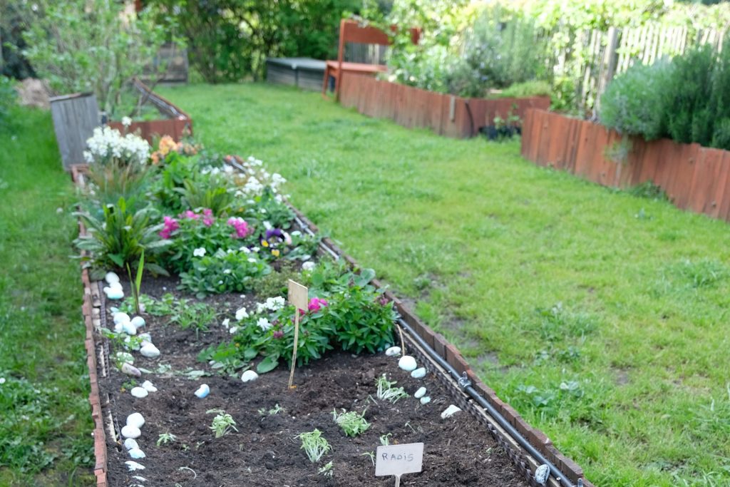 bac jardin fleuri