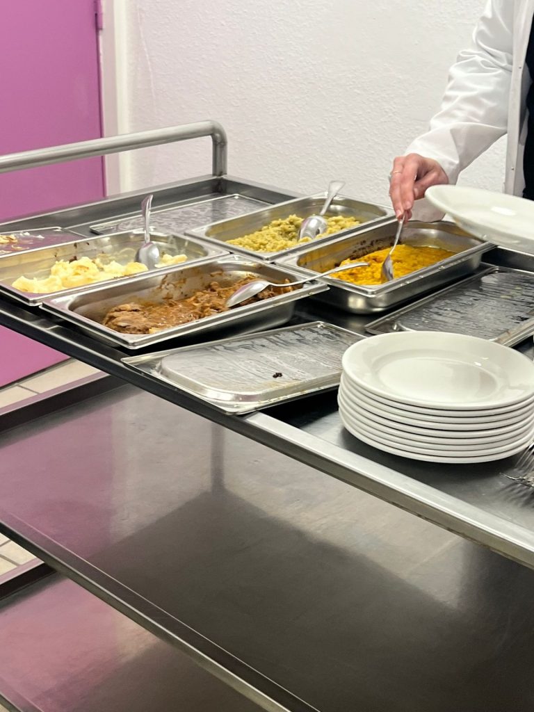 visite cuisine centrale mars 2024 service des plats