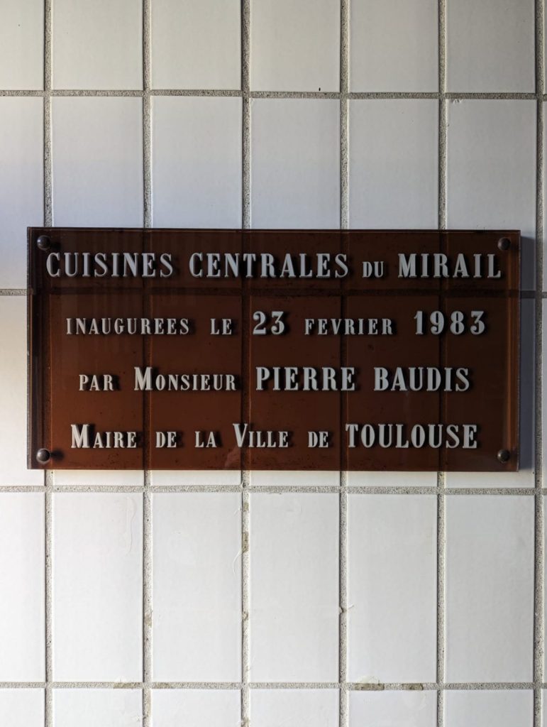 visite cuisine centrale mars 2024 panneau inauguration
